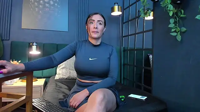 scarlet edwars online show from 04-27-26, 08:40