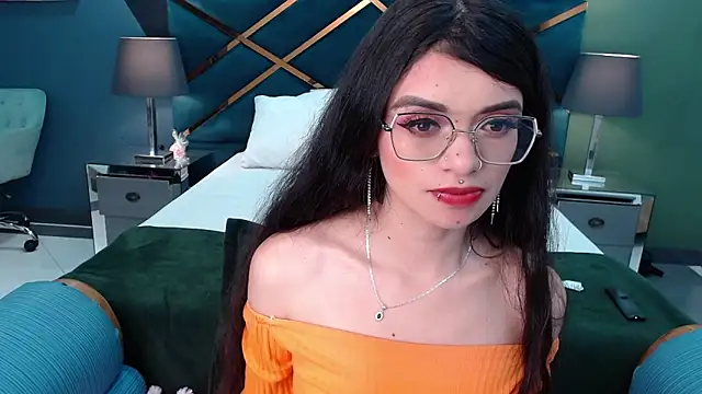 Snapshot of Emerald_gh chatting on 03-19-25, 08:23 Emerald gh online show from 03-19-25, 08:23