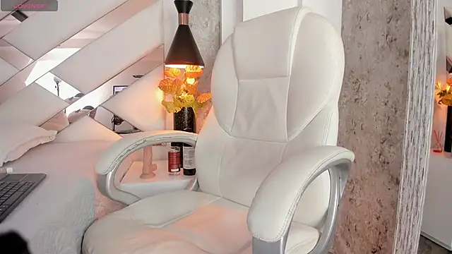 Giselle Lauren online show from 02-17-25, 08:58