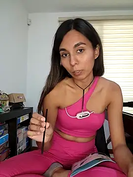 Snapshot of Alicee10 chatting on 11-27-25, 05:26 Alicee10 online show from 11-27-25, 05:26