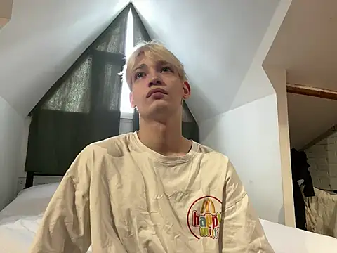 Snapshot of Julian_wins chatting on 02-12-25, 07:44 Julian wins online show from 02-12-25, 07:44