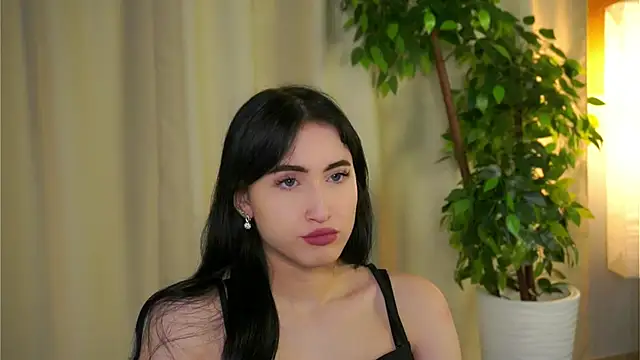 LynnaHandley online show from 02-17-25, 05:47