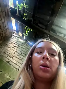 Snapshot of hotamanda01 chatting on 10-26-25, 11:27 hotamanda01 online show from 10-26-25, 11:27