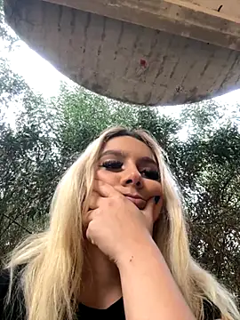 Snapshot of hotamanda01 chatting on 11-28-25, 01:03 hotamanda01 online show from 11-28-25, 01:03