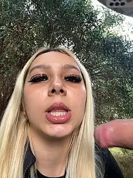 Snapshot of hotamanda01 chatting on 12-04-25, 01:09 hotamanda01 online show from 12-04-25, 01:09