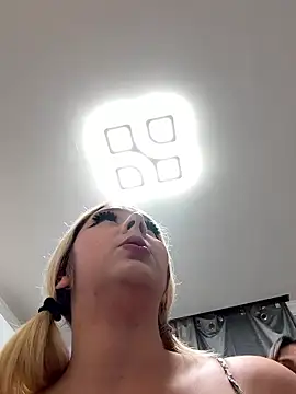 Snapshot of hotamanda01 chatting on 01-05-26, 07:28 hotamanda01 online show from 01-05-26, 07:28