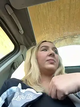 Snapshot of hotamanda01 chatting on 02-25-26, 11:42 hotamanda01 online show from 02-25-26, 11:42