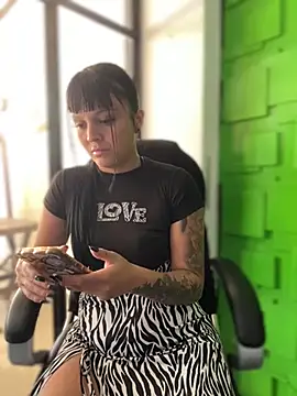 Dulce  Boyd online show from 11-29-25, 01:36