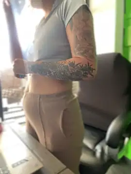 Dulce  Boyd online show from 12-19-25, 01:51