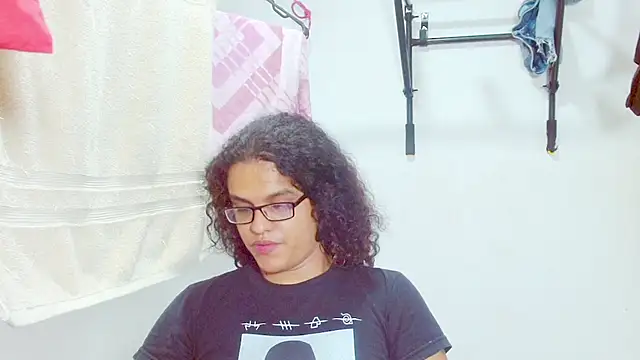 Snapshot of Diane_blossom chatting on 03-08-25, 03:17 Diane blossom online show from 03-08-25, 03:17