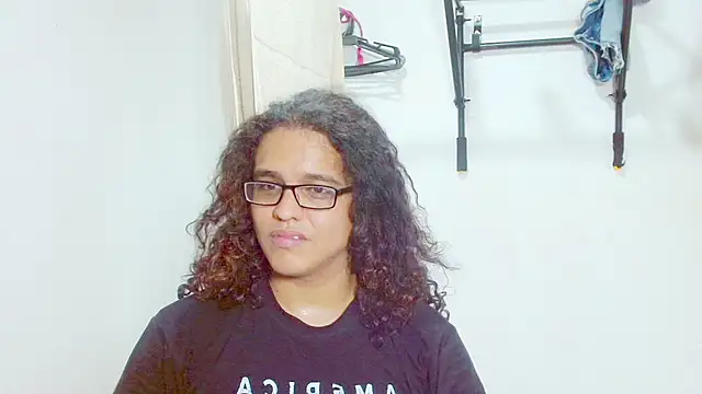 Snapshot of Diane_blossom chatting on 03-08-25, 06:26 Diane blossom online show from 03-08-25, 06:26