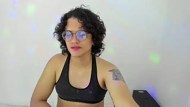 Snapshot of Diane_blossom chatting on 10-31-25, 06:09 Diane blossom online show from 10-31-25, 06:09