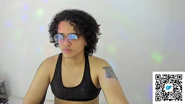 Snapshot of Diane_blossom chatting on 11-13-25, 06:29 Diane blossom online show from 11-13-25, 06:29