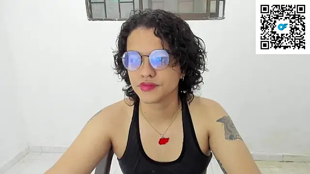 Snapshot of Diane_blossom chatting on 11-22-25, 06:40 Diane blossom online show from 11-22-25, 06:40