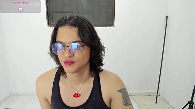 Snapshot of Diane_blossom chatting on 12-17-25, 11:22 Diane blossom online show from 12-17-25, 11:22