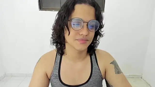 Snapshot of Diane_blossom chatting on 12-19-25, 11:23 Diane blossom online show from 12-19-25, 11:23