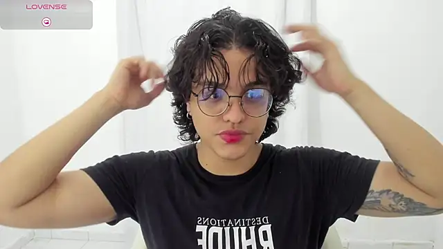 Snapshot of Diane_blossom chatting on 01-06-26, 01:31 Diane blossom online show from 01-06-26, 01:31