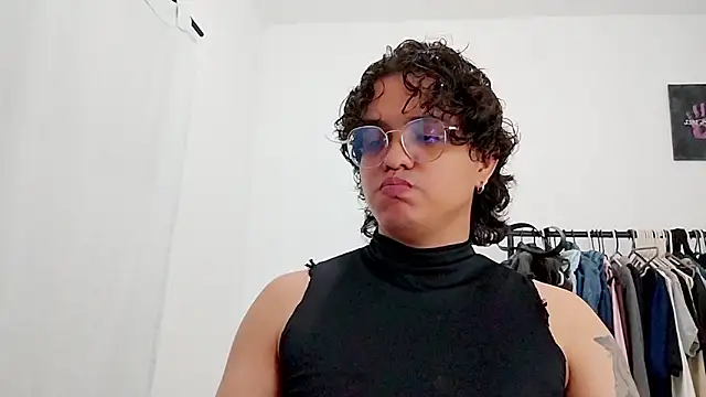 Snapshot of Diane_blossom chatting on 03-04-26, 11:55 Diane blossom online show from 03-04-26, 11:55