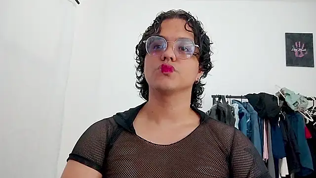 Snapshot of Diane_blossom chatting on 03-10-26, 07:41 Diane blossom online show from 03-10-26, 07:41