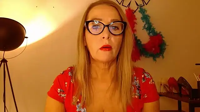 Snapshot of leaxSTAR chatting on 01-19-26, 03:05 leaxSTAR online show from 01-19-26, 03:05