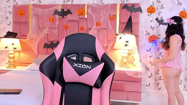 Snapshot of ArianaFranco chatting on 10-31-25, 02:29 ArianaFranco online show from 10-31-25, 02:29