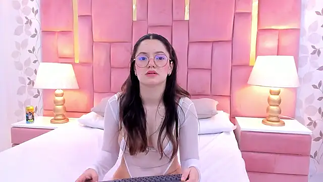 Snapshot of ArianaFranco chatting on 11-19-25, 04:40 ArianaFranco online show from 11-19-25, 04:40