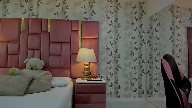 Snapshot of ArianaFranco chatting on 03-06-26, 01:07 ArianaFranco online show from 03-06-26, 01:07