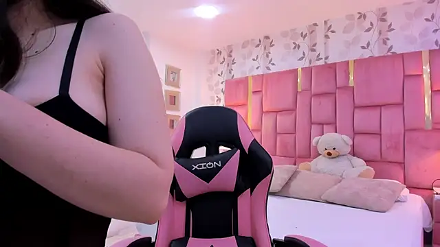 Snapshot of ArianaFranco chatting on 03-13-26, 01:51 ArianaFranco online show from 03-13-26, 01:51