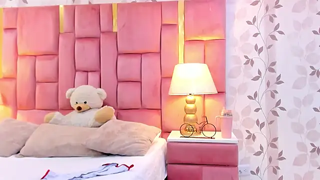 ArianaFranco online show from 04-12-26, 02:00