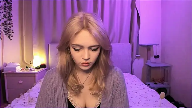 Snapshot of MiaRanki chatting on 09-17-25, 09:05 MiaRanki online show from 09-17-25, 09:05