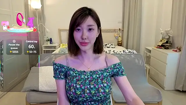 Snapshot of joycemilka chatting on 03-13-25, 09:54 joycemilka online show from 03-13-25, 09:54