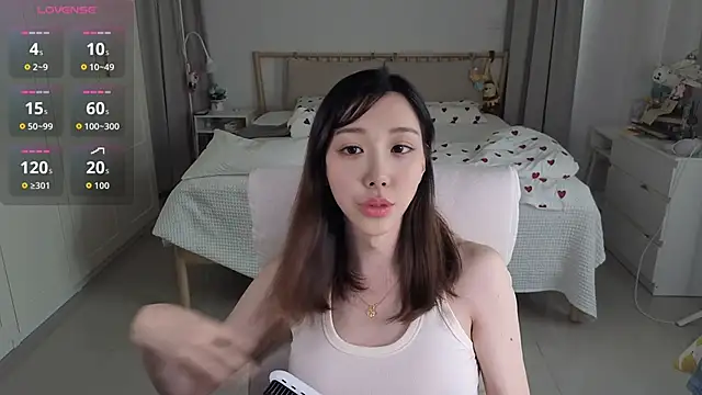 Snapshot of joycemilka chatting on 02-26-26, 06:34 joycemilka online show from 02-26-26, 06:34