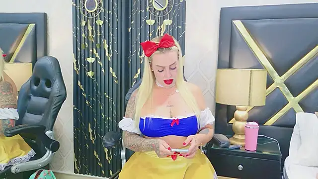 SophieWinsloow online show from 04-17-26, 12:41