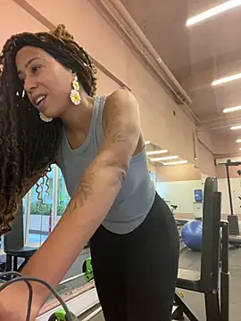 Snapshot of dianagolley420 chatting on 02-13-25, 02:42 dianagolley420 online show from 02-13-25, 02:42