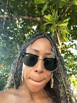 Snapshot of dianagolley420 chatting on 03-08-25, 08:03 dianagolley420 online show from 03-08-25, 08:03