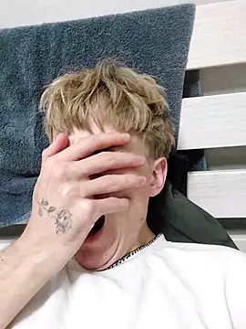 Snapshot of And25bn chatting on 10-02-25, 11:12 And25bn online show from 10-02-25, 11:12