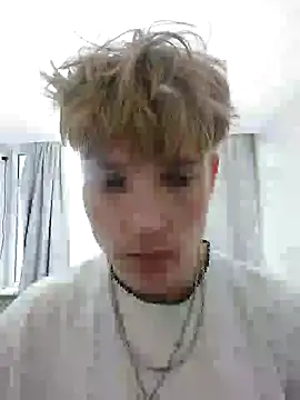 Snapshot of And25bn chatting on 10-09-25, 01:09 And25bn online show from 10-09-25, 01:09