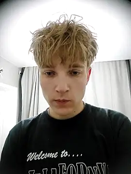 Snapshot of And25bn chatting on 10-18-25, 01:08 And25bn online show from 10-18-25, 01:08