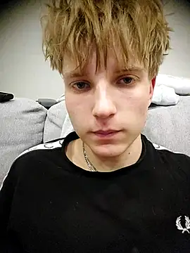 Snapshot of And25bn chatting on 10-20-25, 09:15 And25bn online show from 10-20-25, 09:15