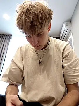 Snapshot of And25bn chatting on 10-29-25, 11:23 And25bn online show from 10-29-25, 11:23