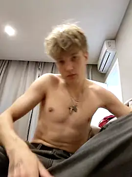 Snapshot of And25bn chatting on 11-05-25, 07:14 And25bn online show from 11-05-25, 07:14