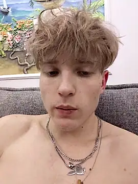 Snapshot of And25bn chatting on 12-16-25, 02:11 And25bn online show from 12-16-25, 02:11