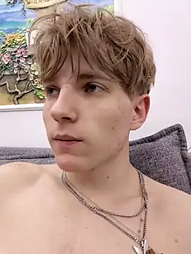 Snapshot of And25bn chatting on 12-17-25, 04:13 And25bn online show from 12-17-25, 04:13