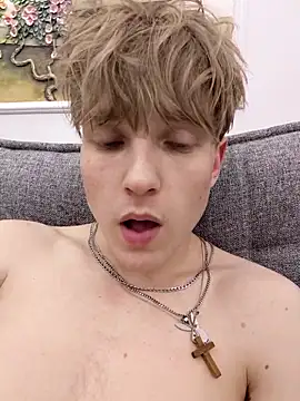 Snapshot of And25bn chatting on 12-18-25, 08:37 And25bn online show from 12-18-25, 08:37