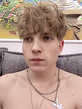 Snapshot of And25bn chatting on 12-19-25, 09:00 And25bn online show from 12-19-25, 09:00