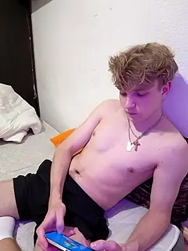 Snapshot of And25bn chatting on 03-12-26, 11:11 And25bn online show from 03-12-26, 11:11