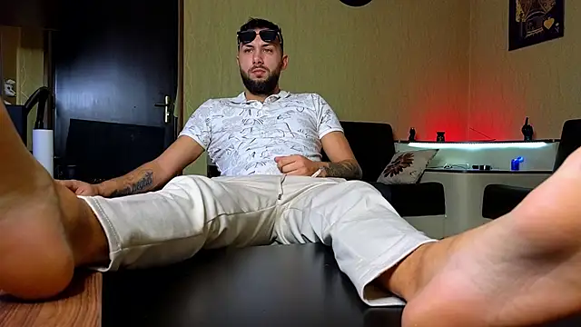 Snapshot of JamieNoxus chatting on 10-15-25, 05:18 JamieNoxus online show from 10-15-25, 05:18