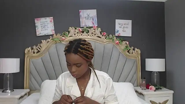 LindaBird online show from 03-22-25, 03:53