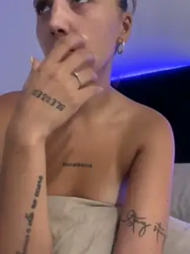 SlimmyTattoedGirl online show from 02-18-25, 03:21