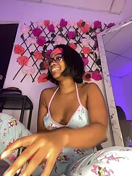 Snapshot of blackgril12 chatting on 12-20-25, 10:28 blackgril12 online show from 12-20-25, 10:28